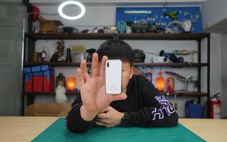 《王者荣耀》测评2.5英寸超迷你智能手机，这确定能打王者荣耀？(视频)