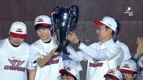 OGN历史第一人faker
