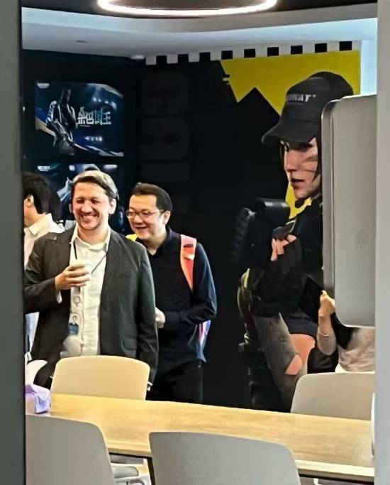 宫崎英高现身腾讯总部引关注 网友猜测手游还是新游？